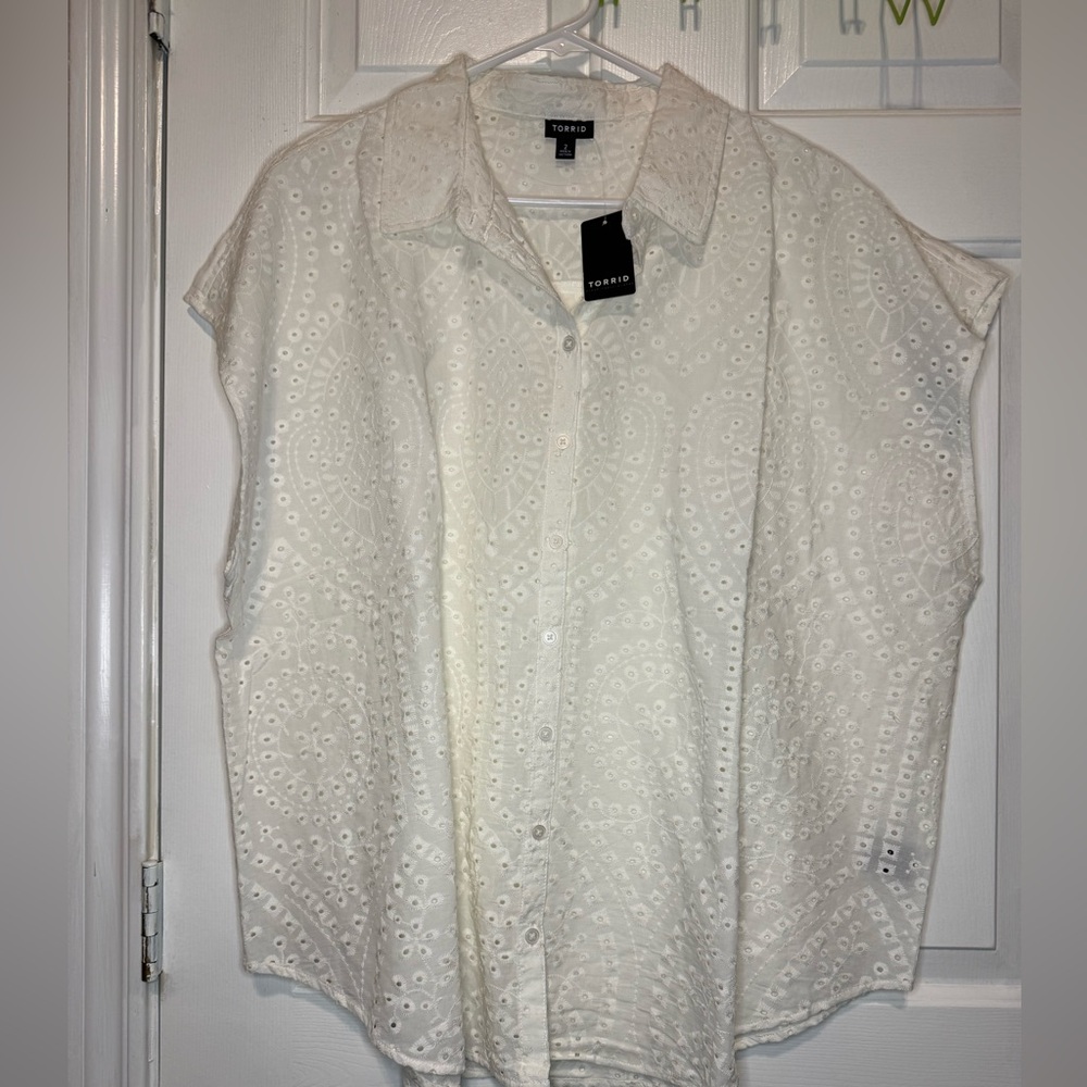 NWT Torrid White Eyelet Button-Up Blouse dolman 2x short sleeve